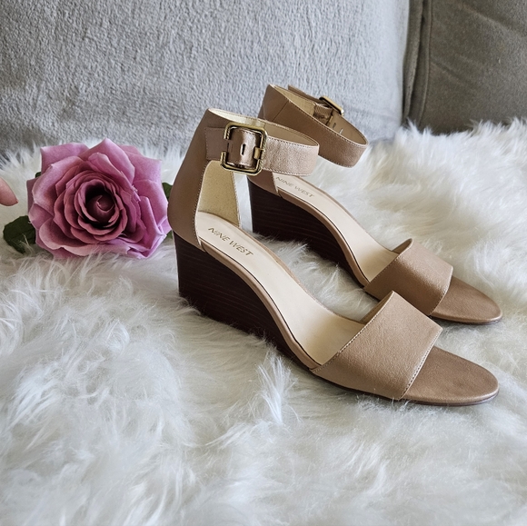 Women beige nine west wedge heel SZ 9.5 - Picture 5 of 9
